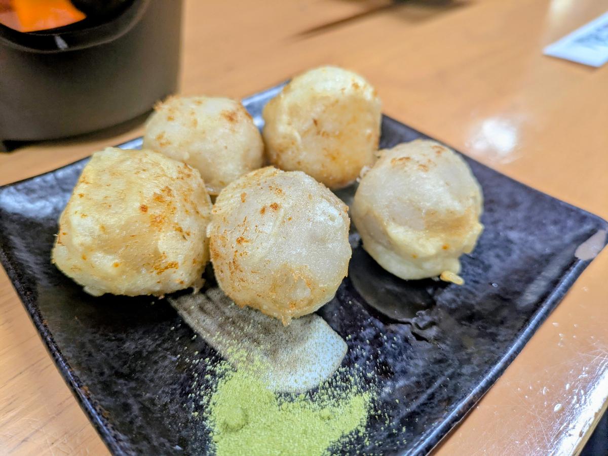 里芋の天ぷらは抹茶塩で。ホクホクっ😍