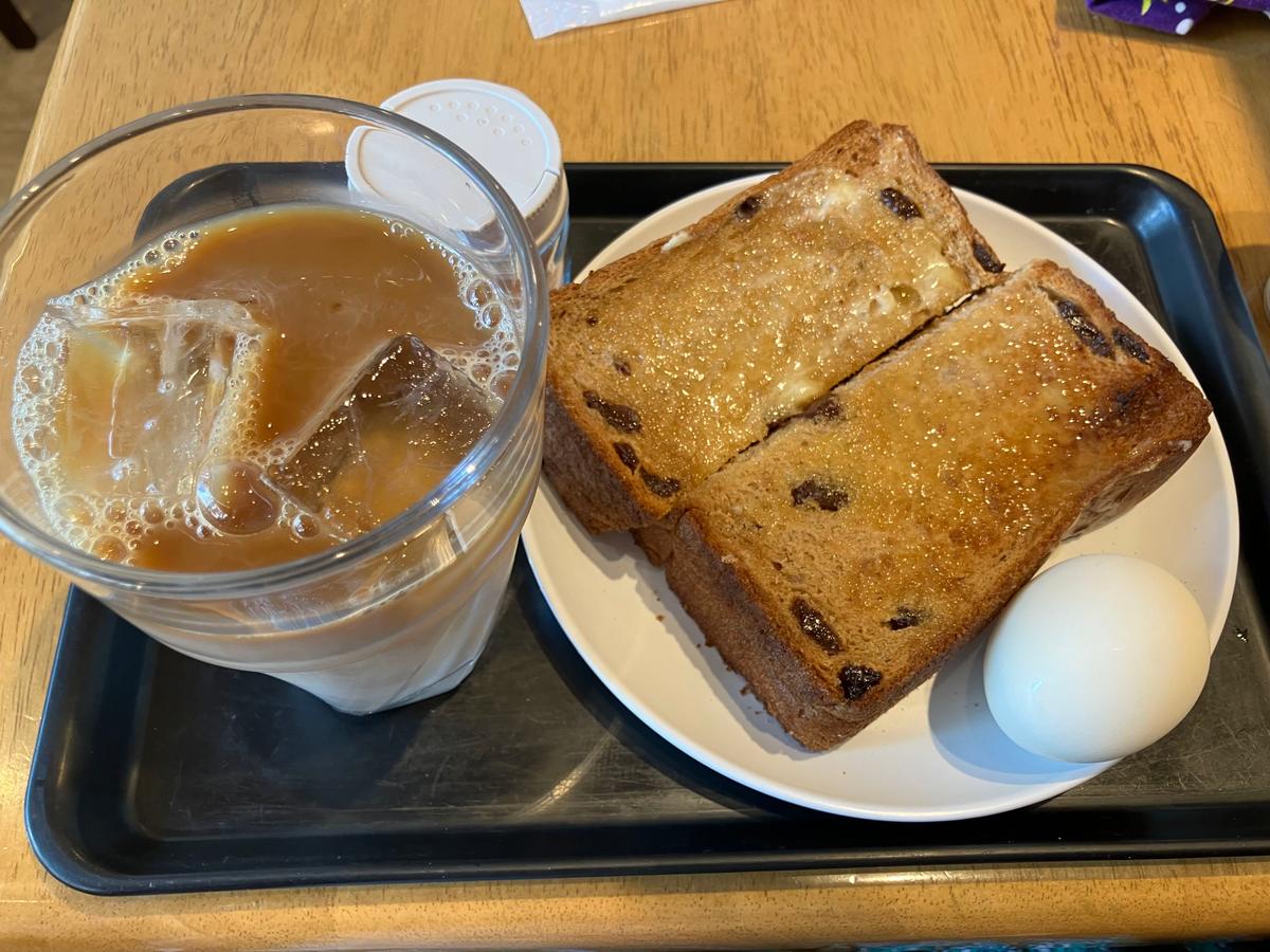 カフェオレとレーズントースト、ゆでたまご