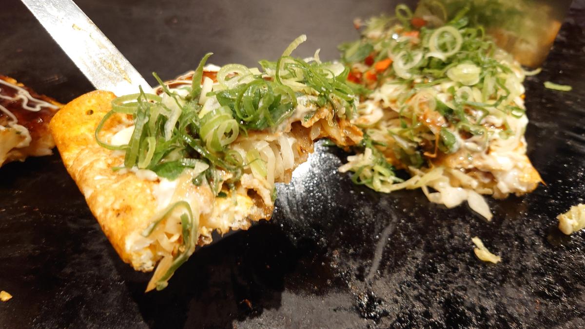 とんぺい焼き　千切りキャベツにも味が染みてました