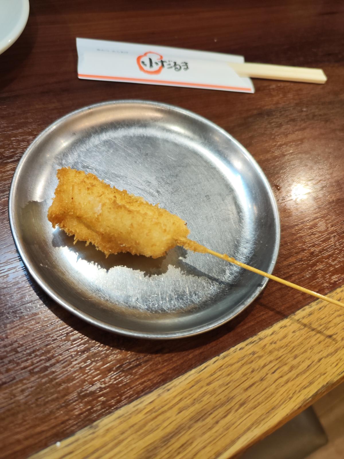最初の注文のとき、店員さんが「忘れたのであとから持ってくる」と言ったチーズの串