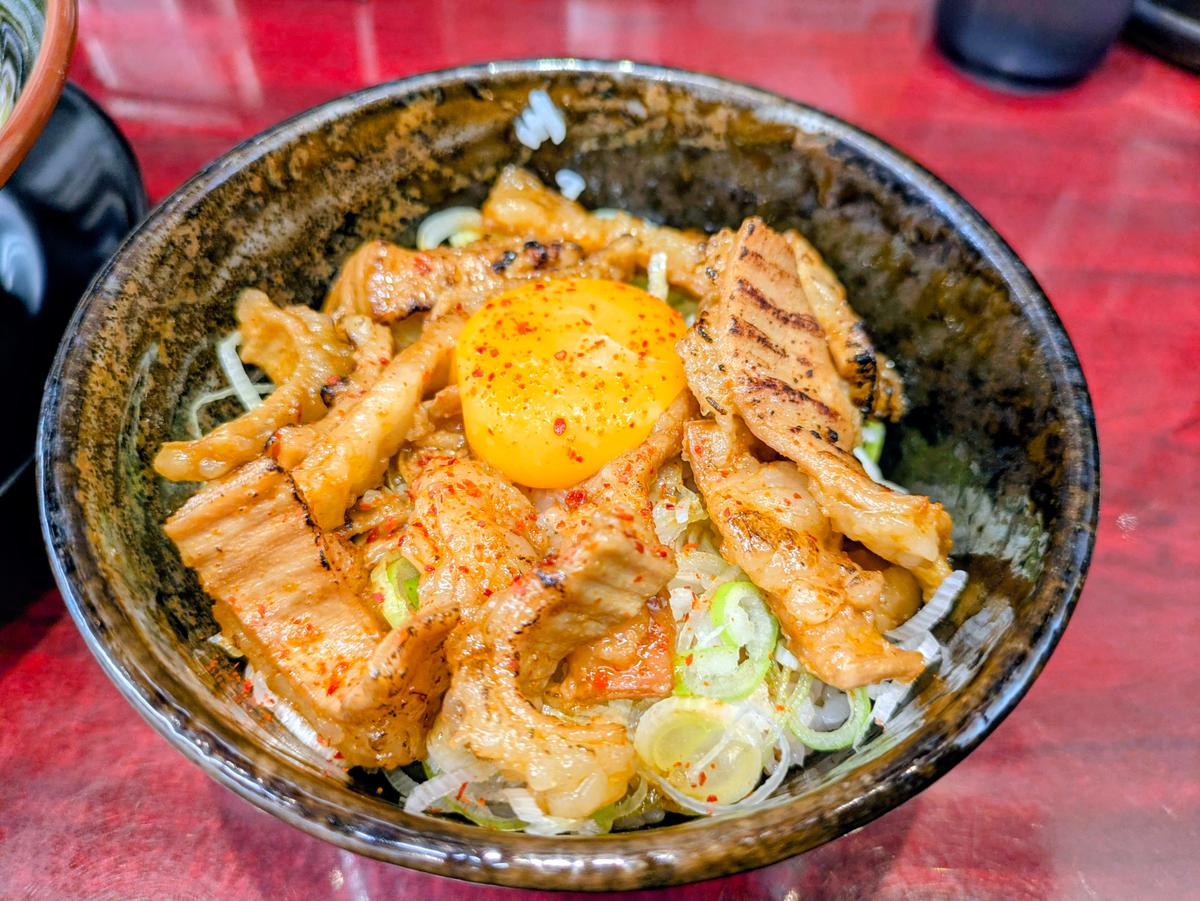 がっつりのホルモン丼