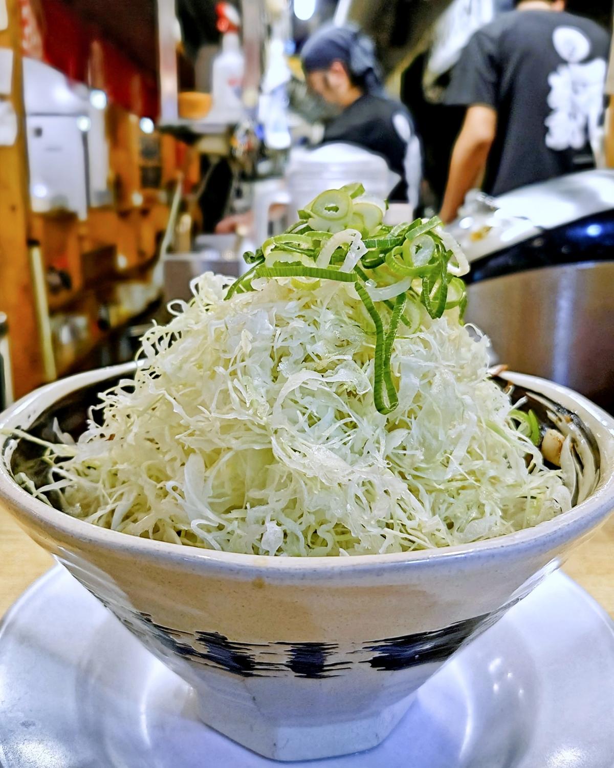 キャベツ山盛ラーメン