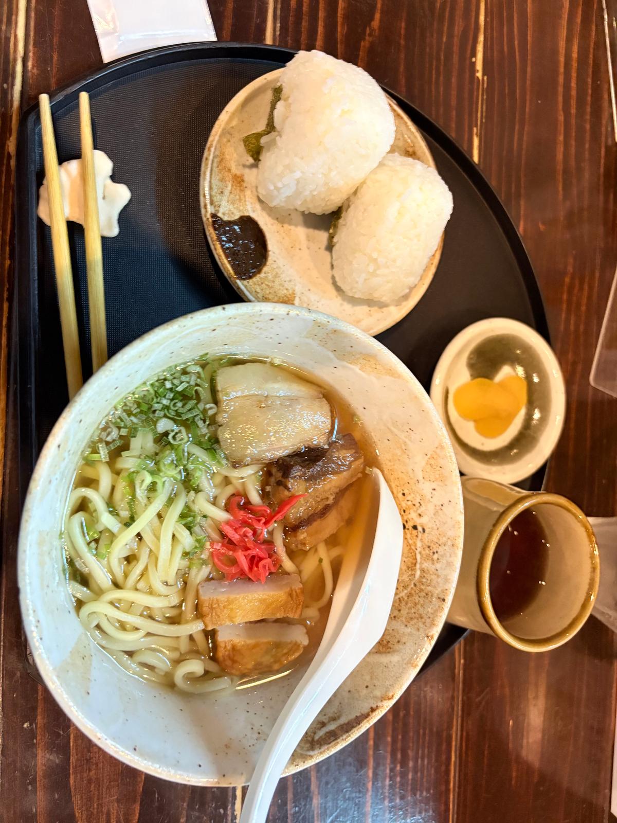 沖縄そばのランチ
