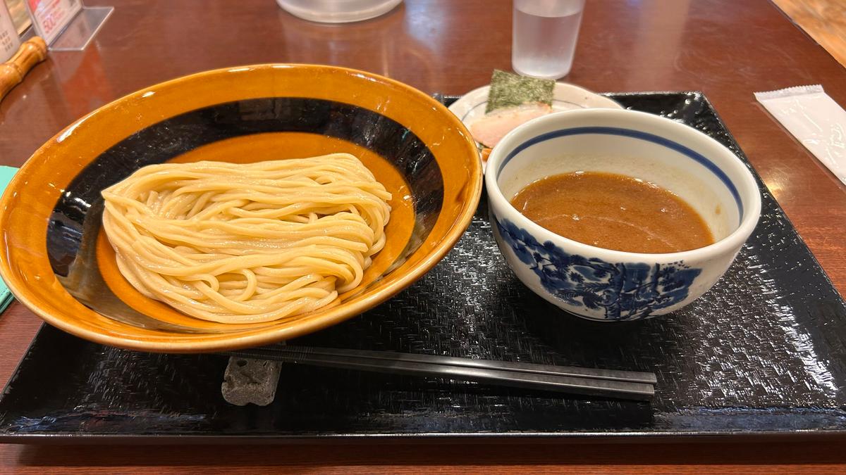 見ているだけでお腹が鳴りそうなつけ麺