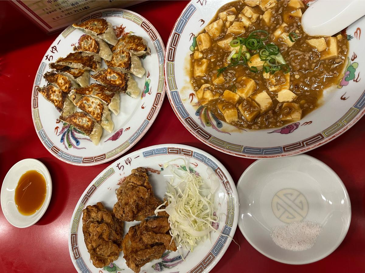 餃子、唐揚げ、味噌豆腐
