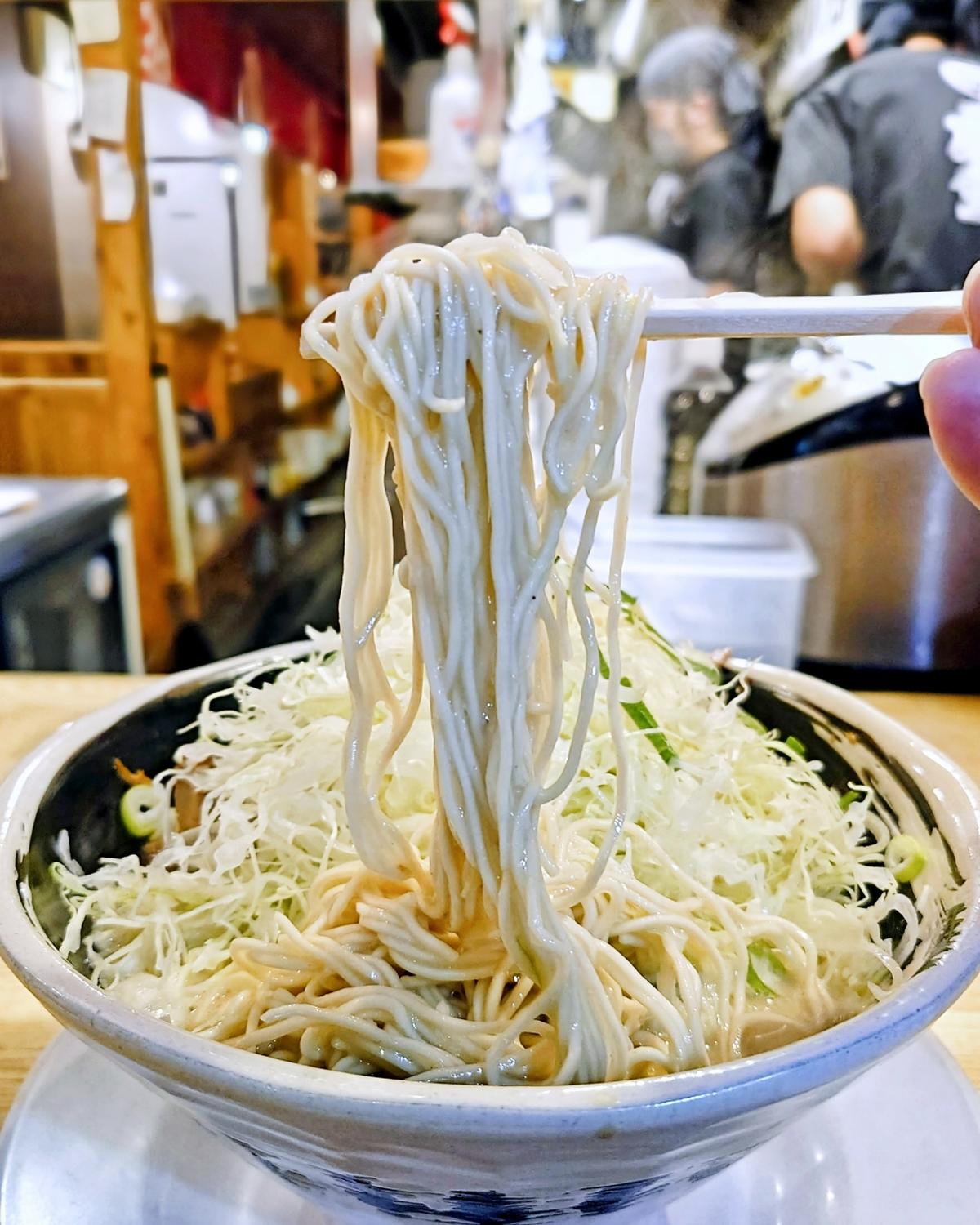 キャベツ山盛ラーメン (麺のかたさ：コナオトシ)