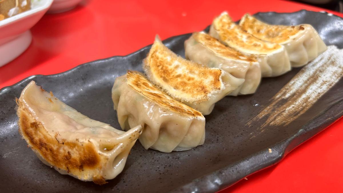 餃子は1人前6個です