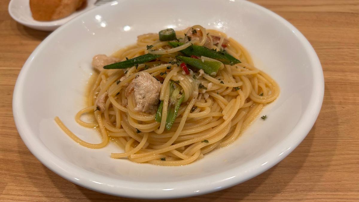 ペペロンチーノはしっかりとニンニクが効いていて美味☺