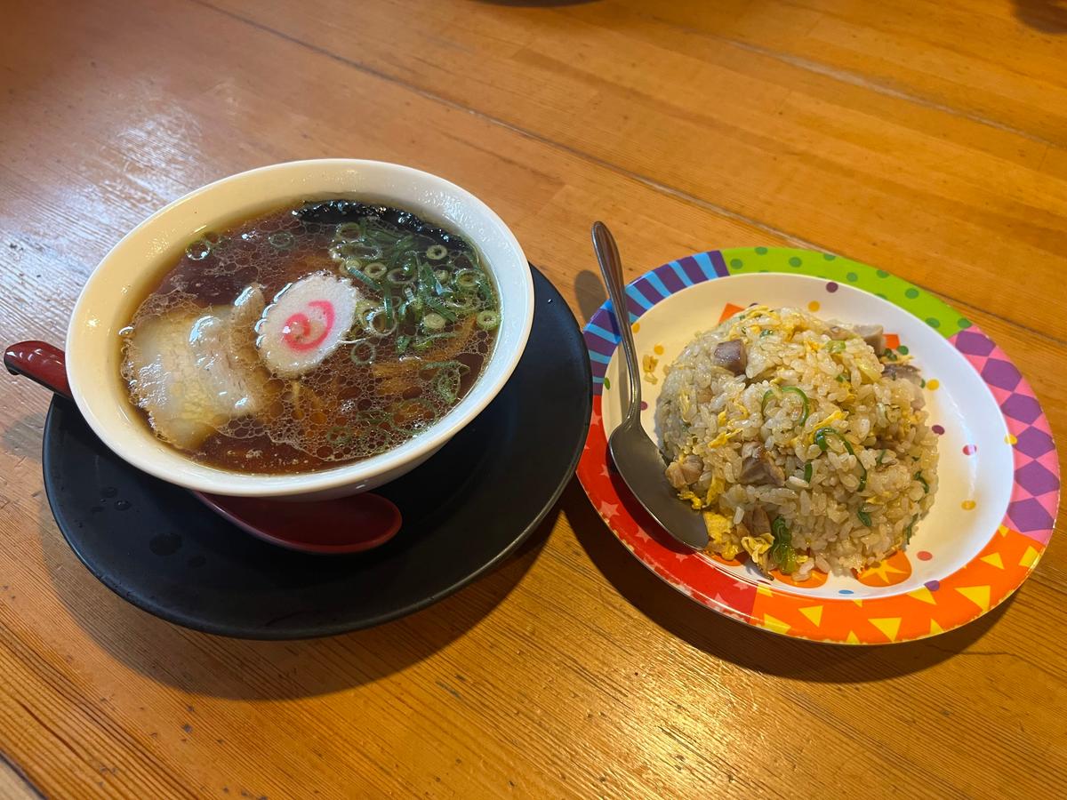 子どもメニューのラーメンと炒飯