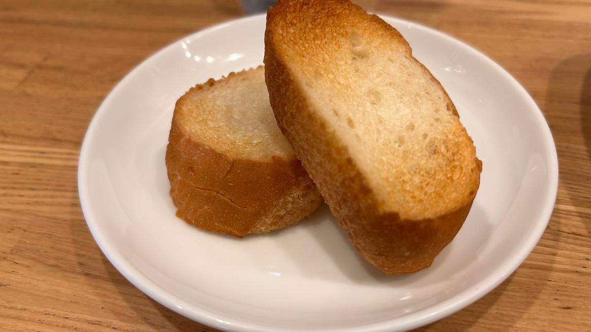ペペロンチーノの汁をバゲットに染み渡らせて食べるのが最高❤