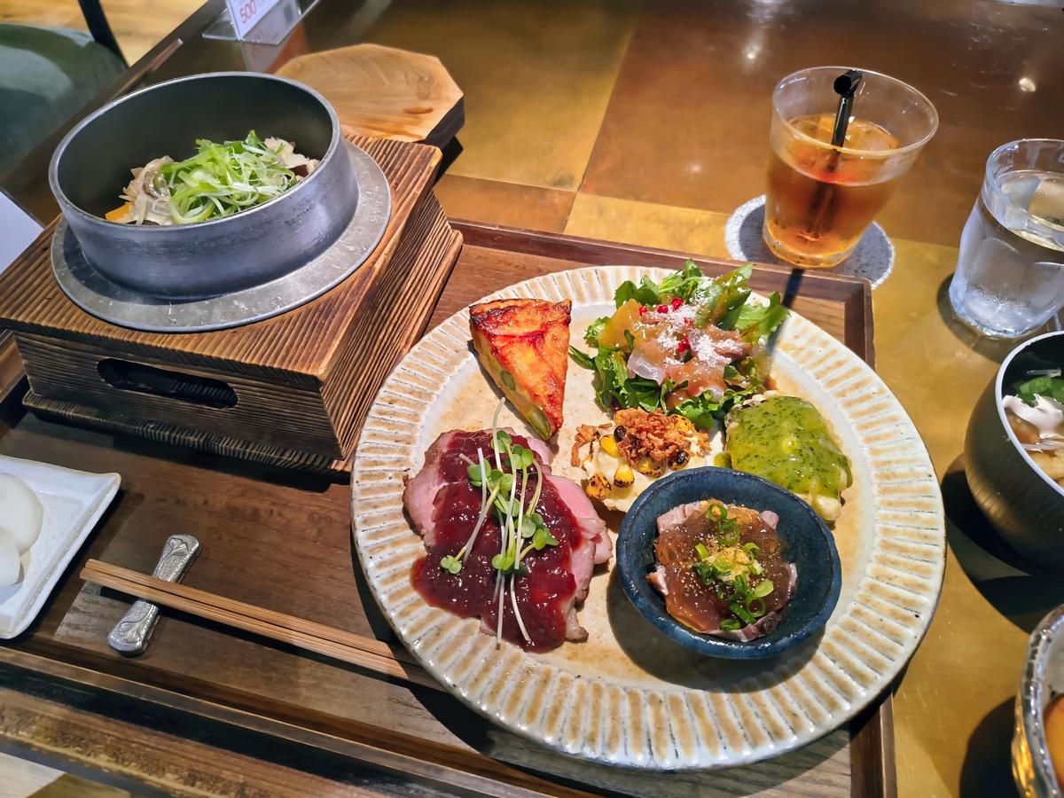 お味噌汁、香の物、そして、ドリンク１杯付き❣️