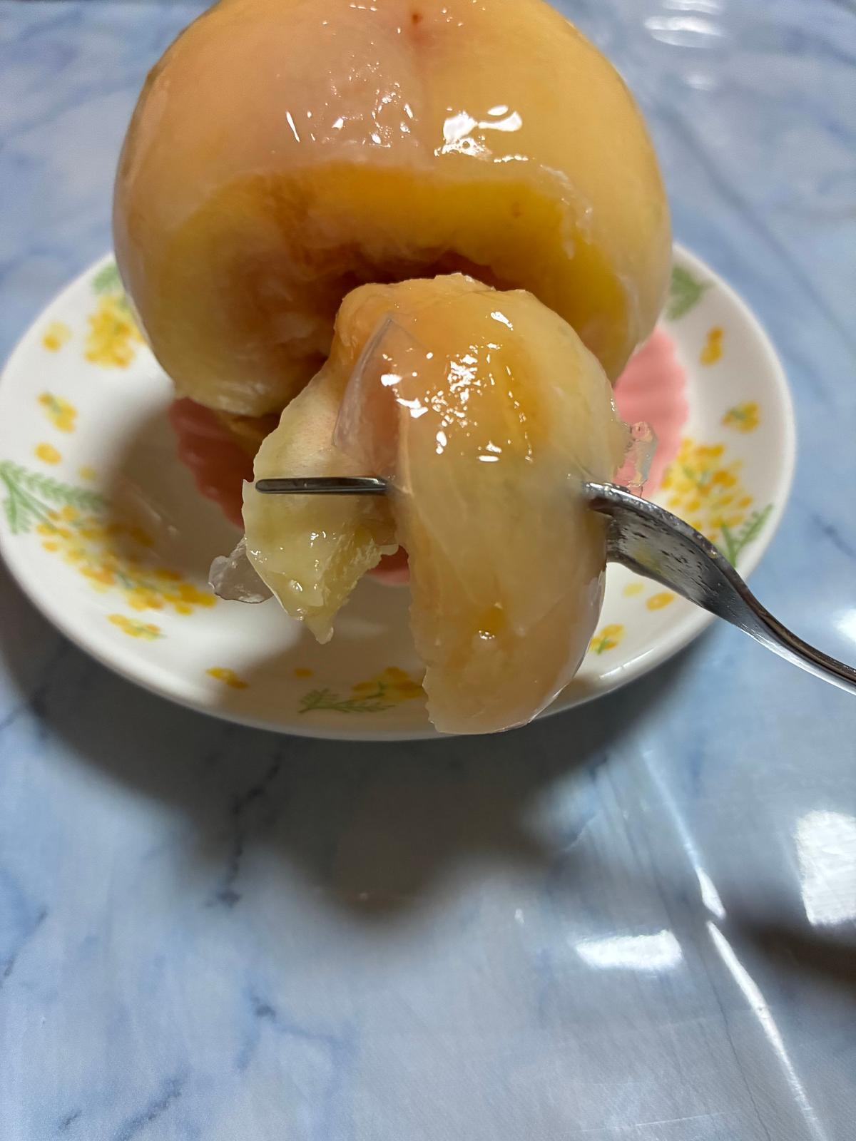 まるごと桃のタルト