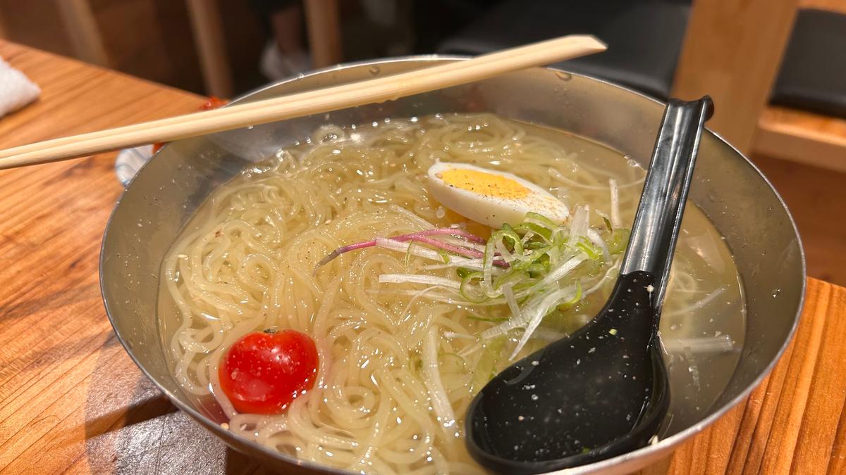 締めはキラキラ輝く冷麵をチョイス！