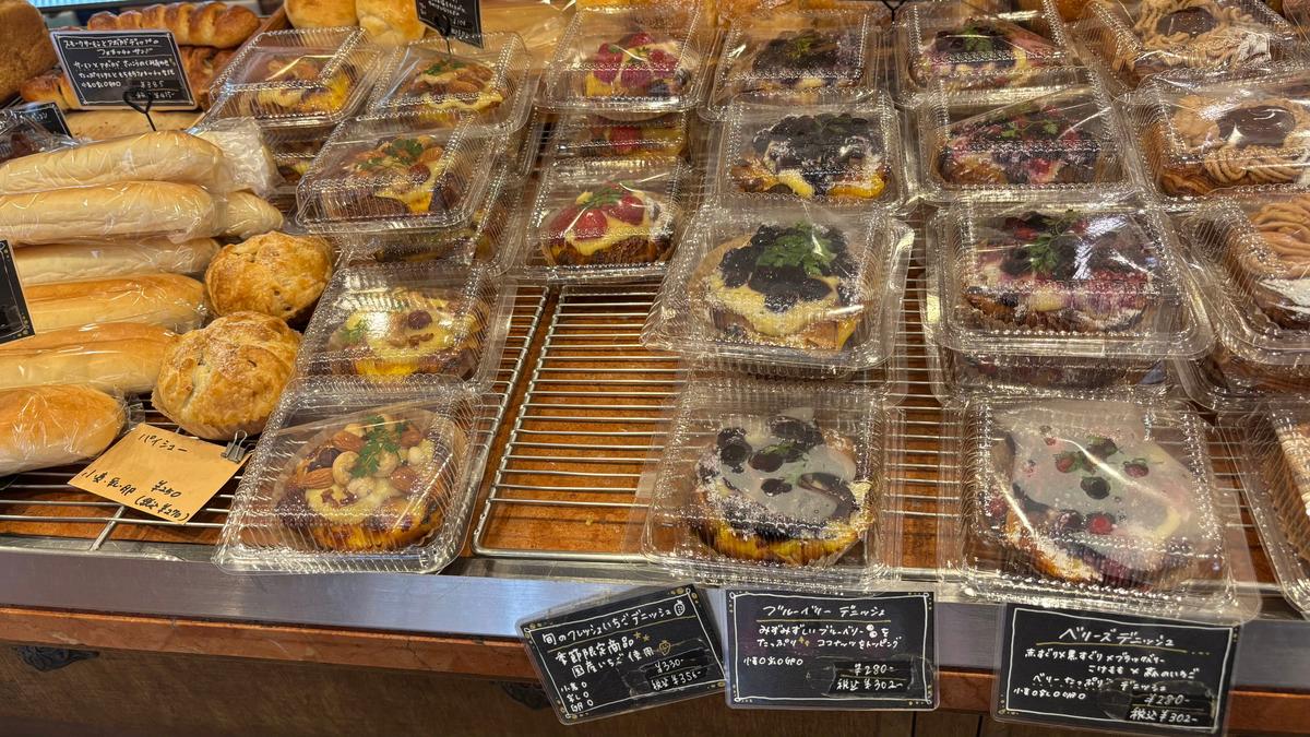 ラ・ギャミヌリィさんはこの辺のデニッシュも美味しい😊