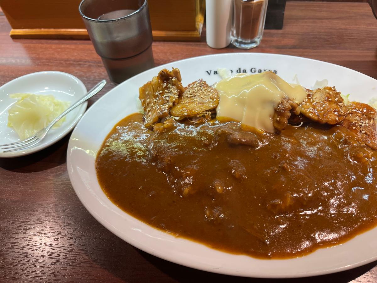 照りとんカレー。期間限定1600円。