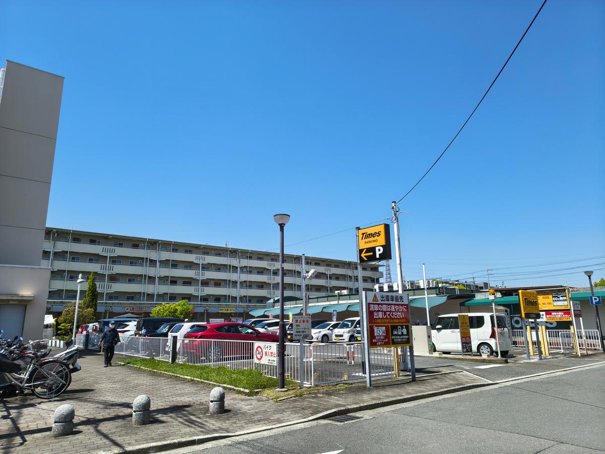 自転車は、写真左側に停めました！