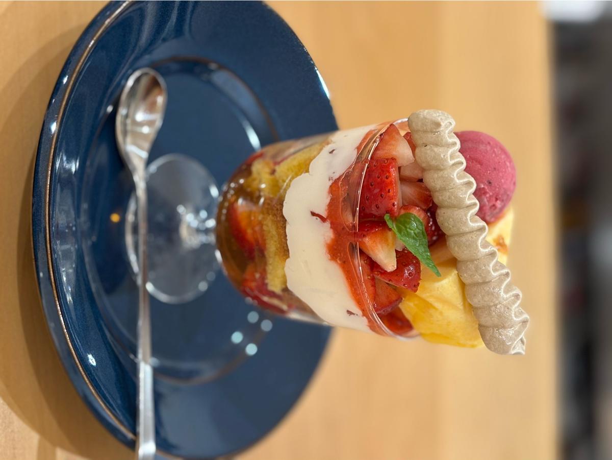 パフェ食べて！
