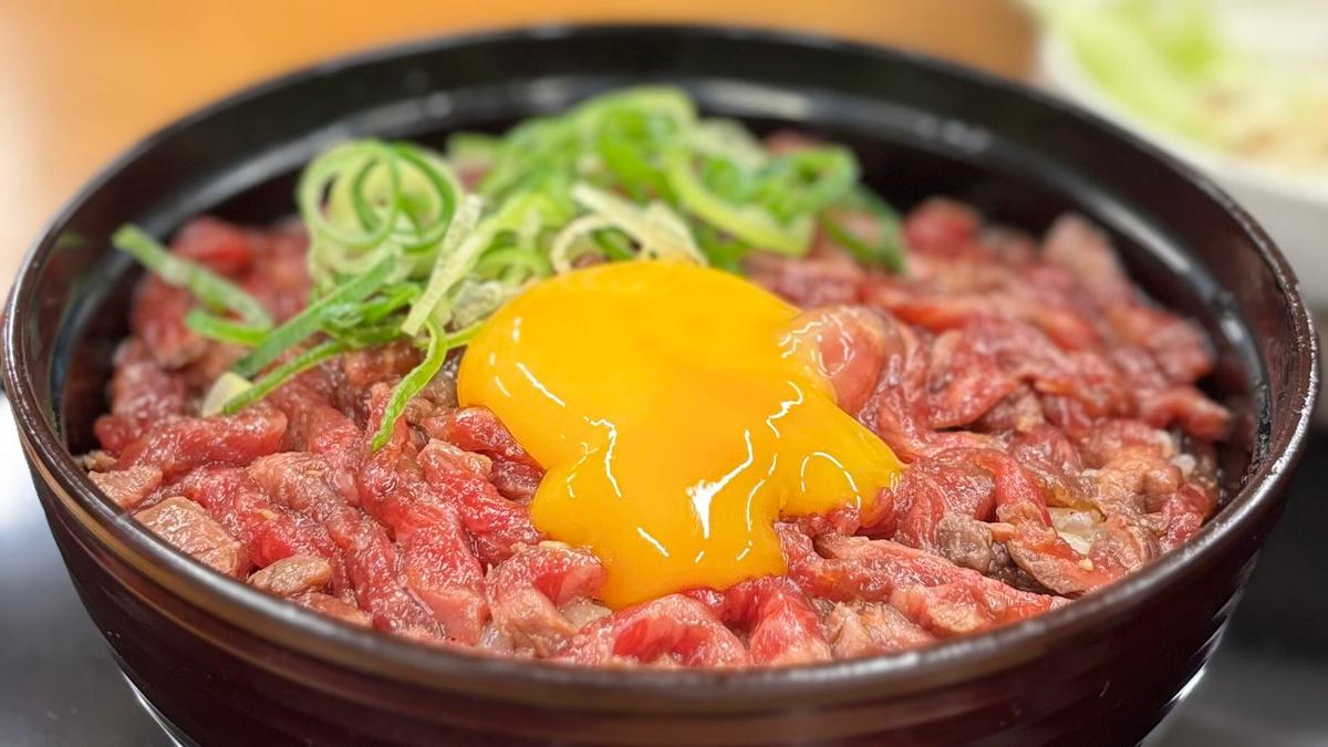 卵黄を崩してからめて…