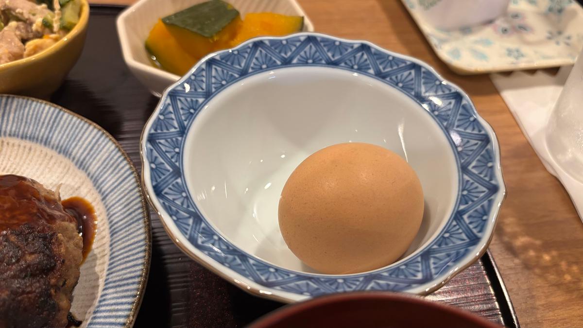 新鮮なレモンイエローの卵🥚