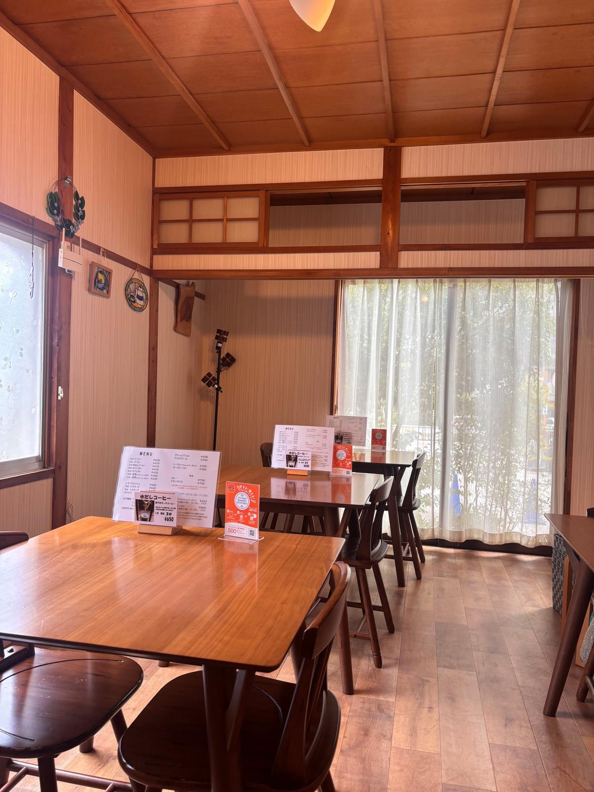 店内は明るくとても清潔でした