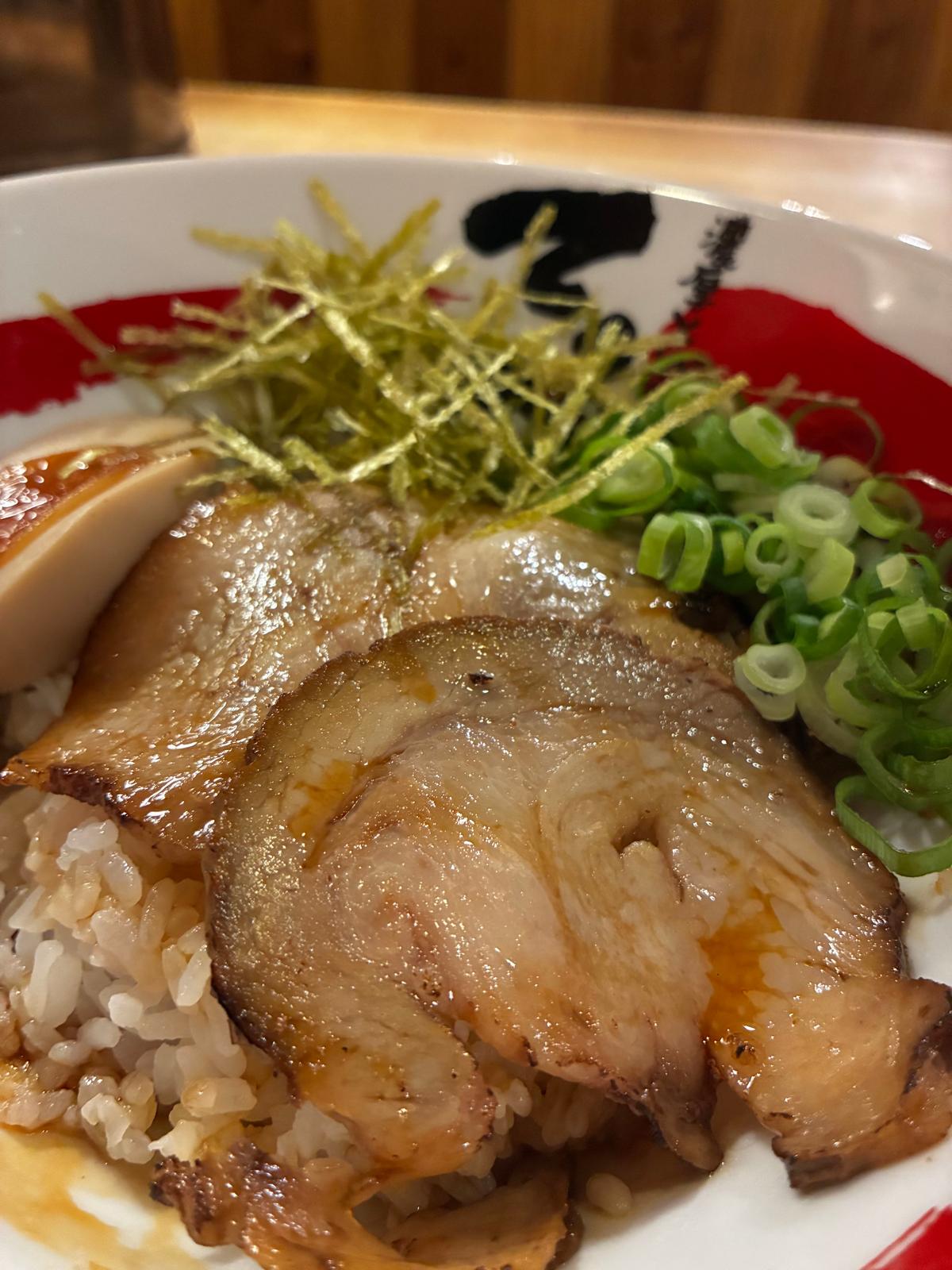 甘辛いタレでいただく丼もの