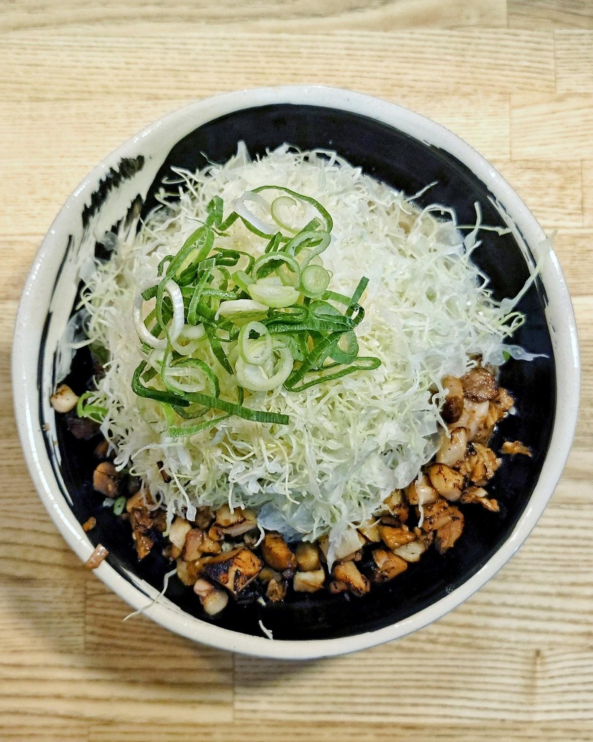 キャベツ山盛ラーメン
