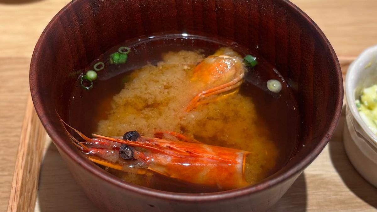 味噌汁のお出汁も海老の殻から✨ 最後まで海老づくし！