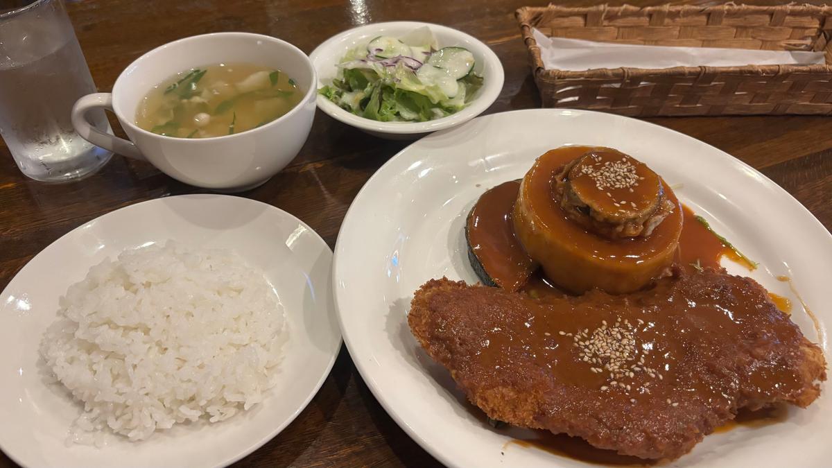 この日は味噌ロースカツでした😊
