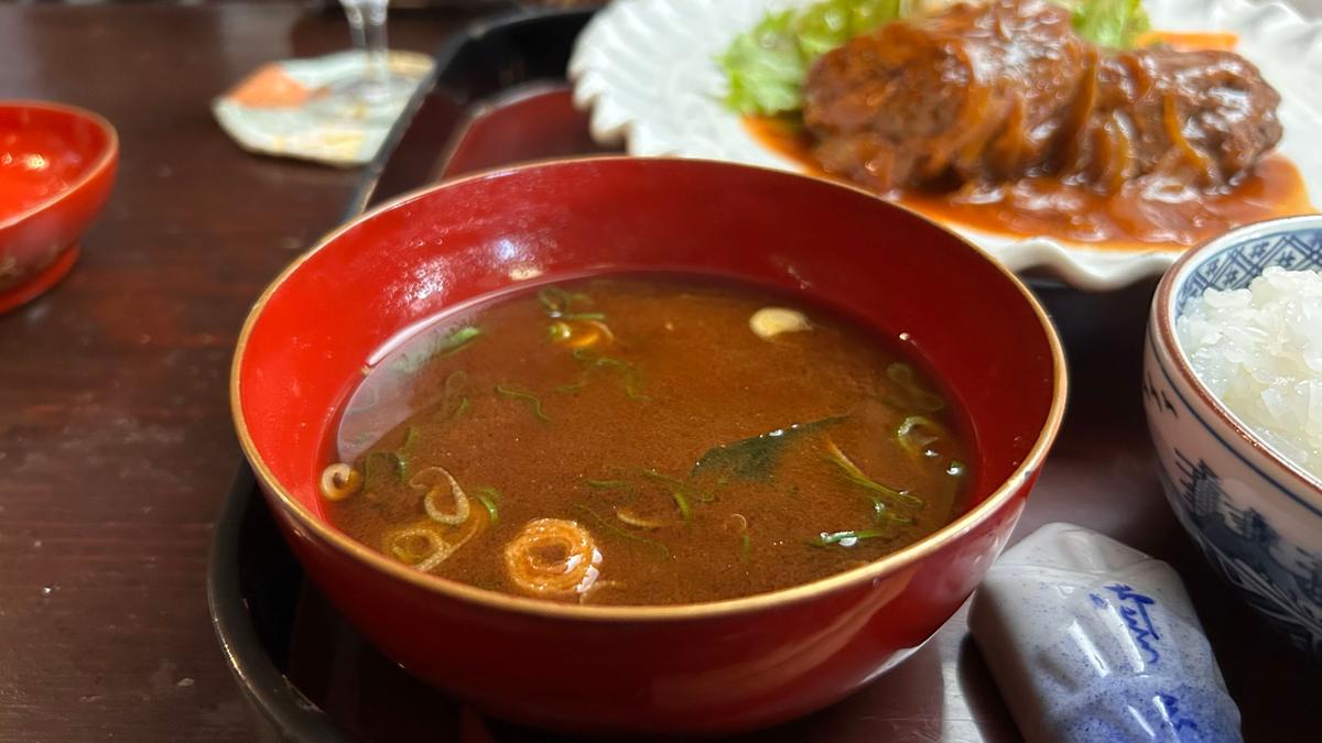 赤だしのうまみが染み渡ります