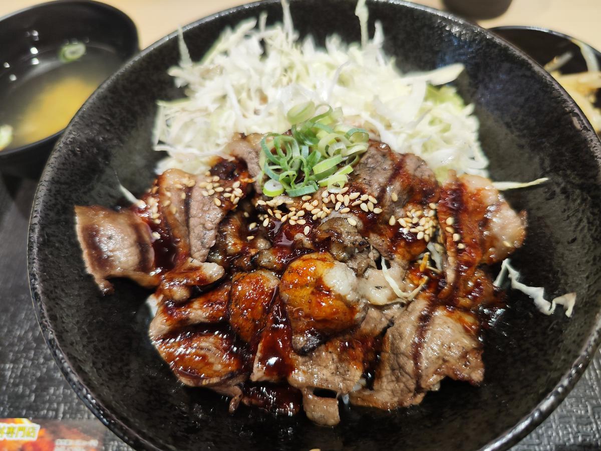 黒毛和牛丼（肉増し無料クーポン、ご飯300g）