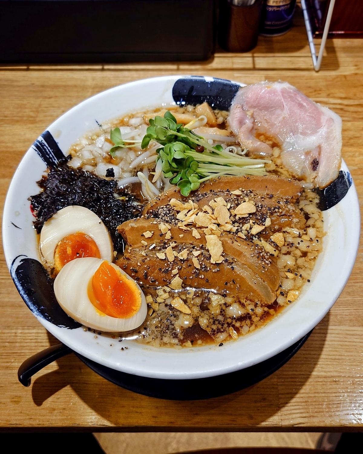 背脂ガーリックブラックらぁ麺