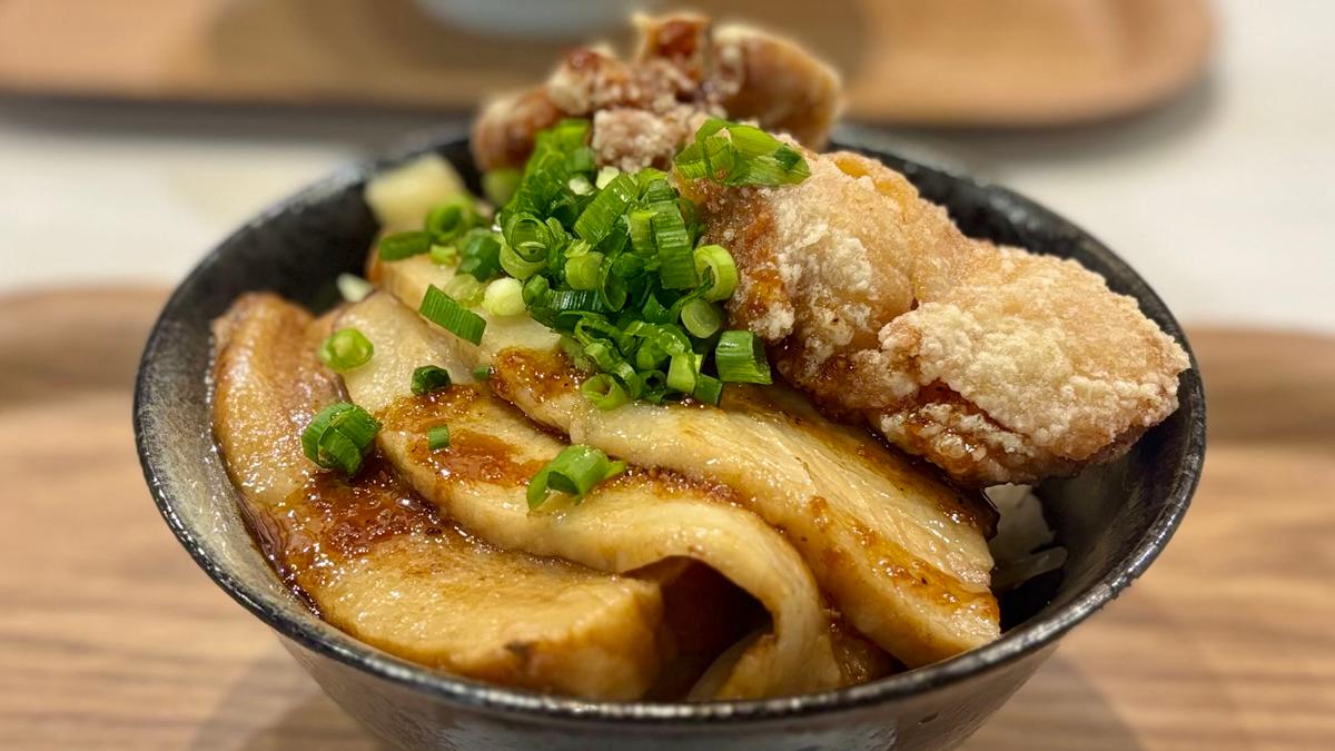 ガッツリ！二郎系チャーシュー&唐揚げ丼😳