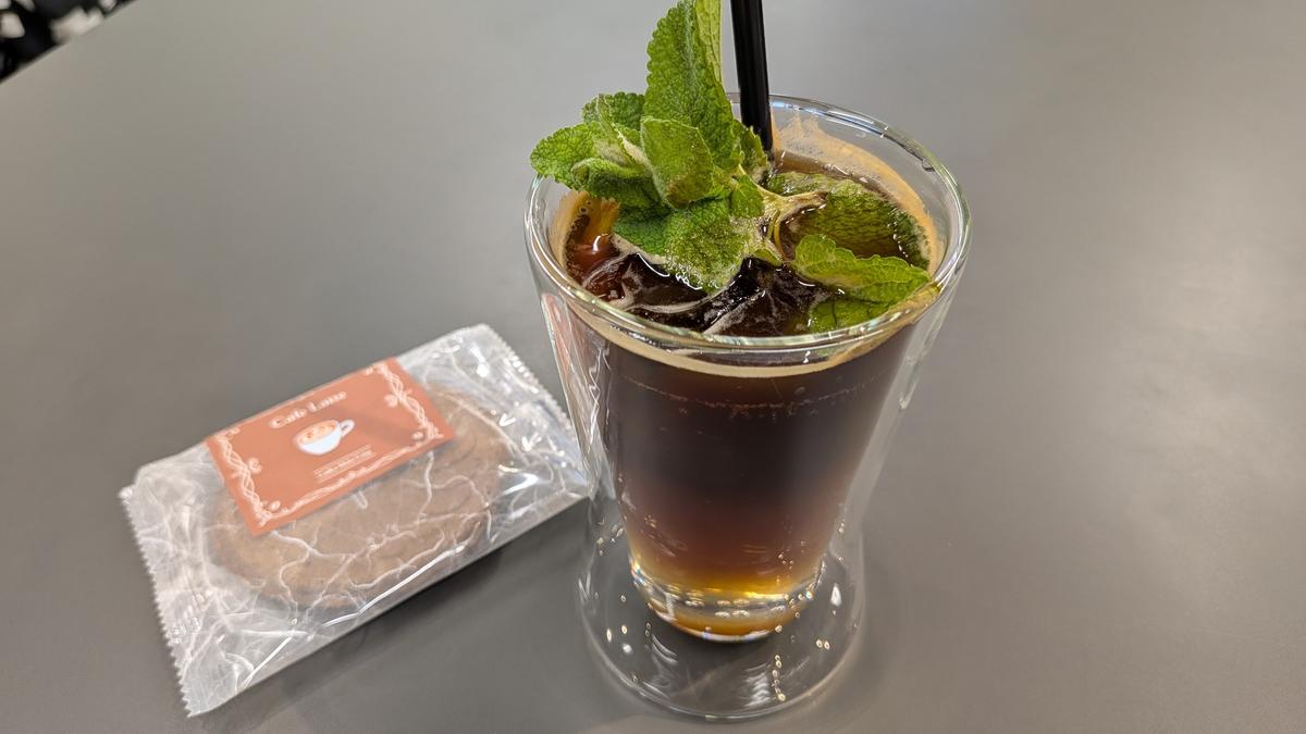 モヒートエスプレッソ　670円&コーヒーメルティクリスプ　各150円