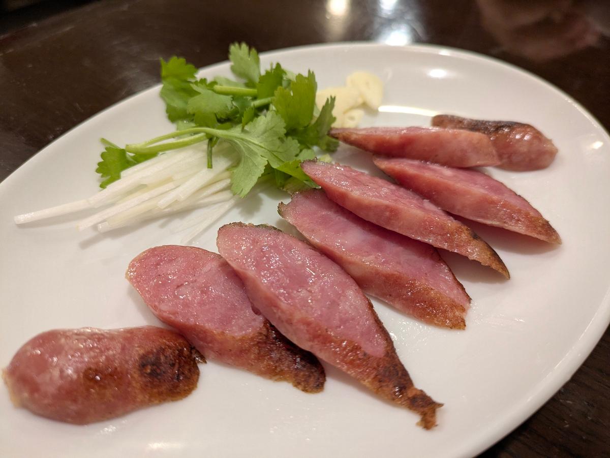 台湾のソーセージってちょっと甘めでおいしいんですよねー🍺