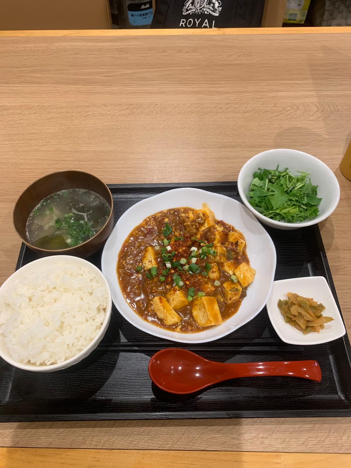 右上に大盛りパクチー🌿