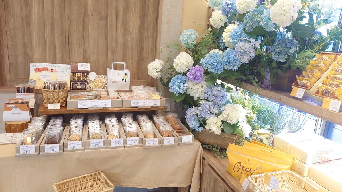 素敵な紫陽花も。季節を感じる店内🍀