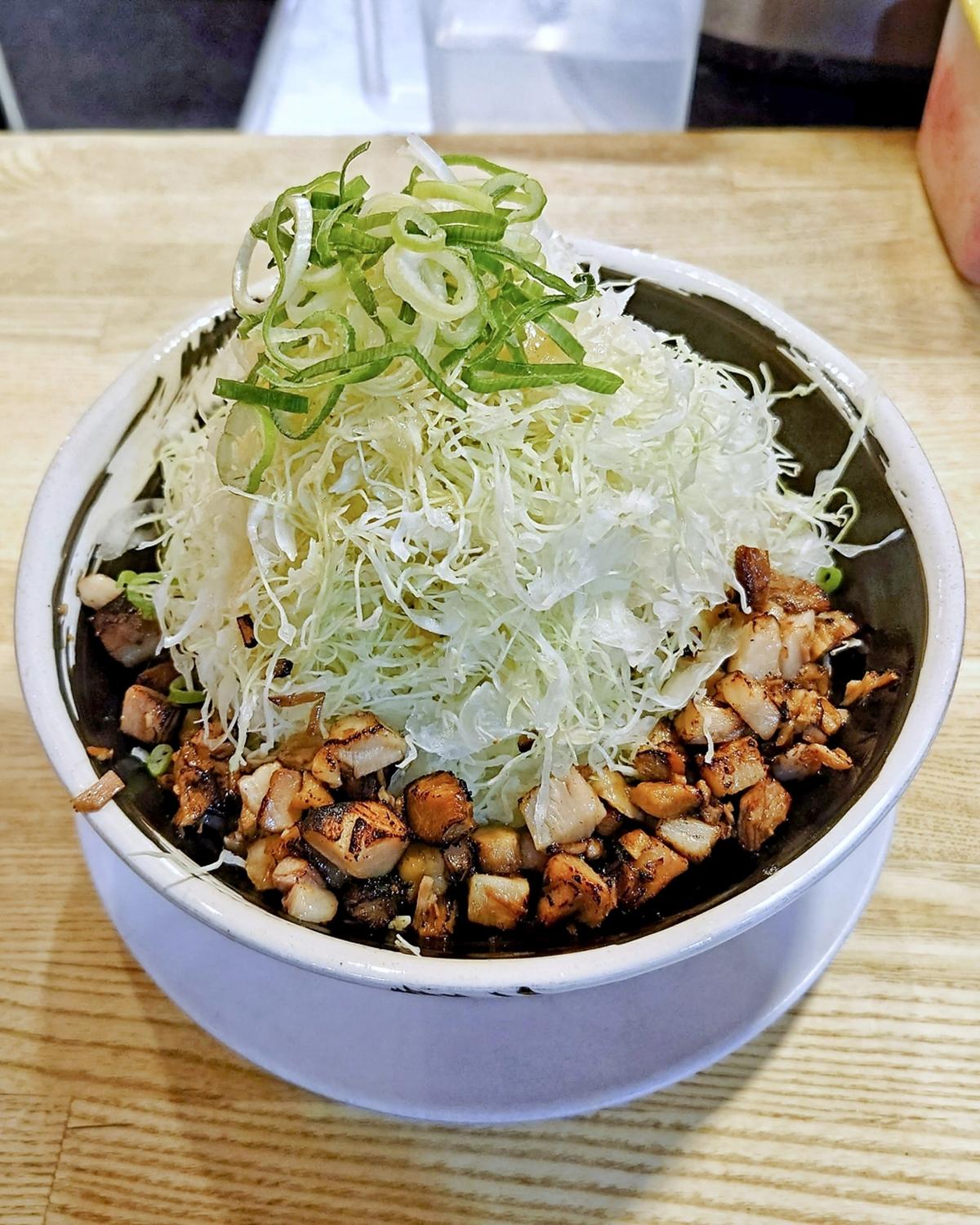 キャベツ山盛ラーメン
