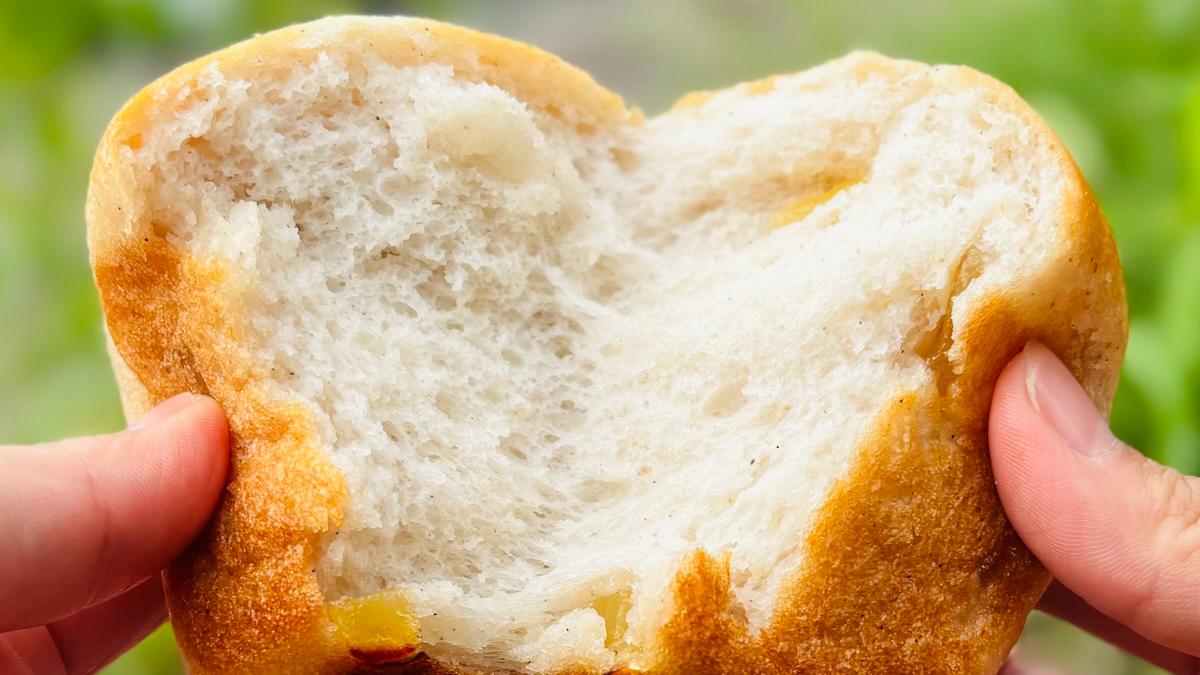 ミニサイズのキューブ食パン🍞✨りんごが入ってます🍎