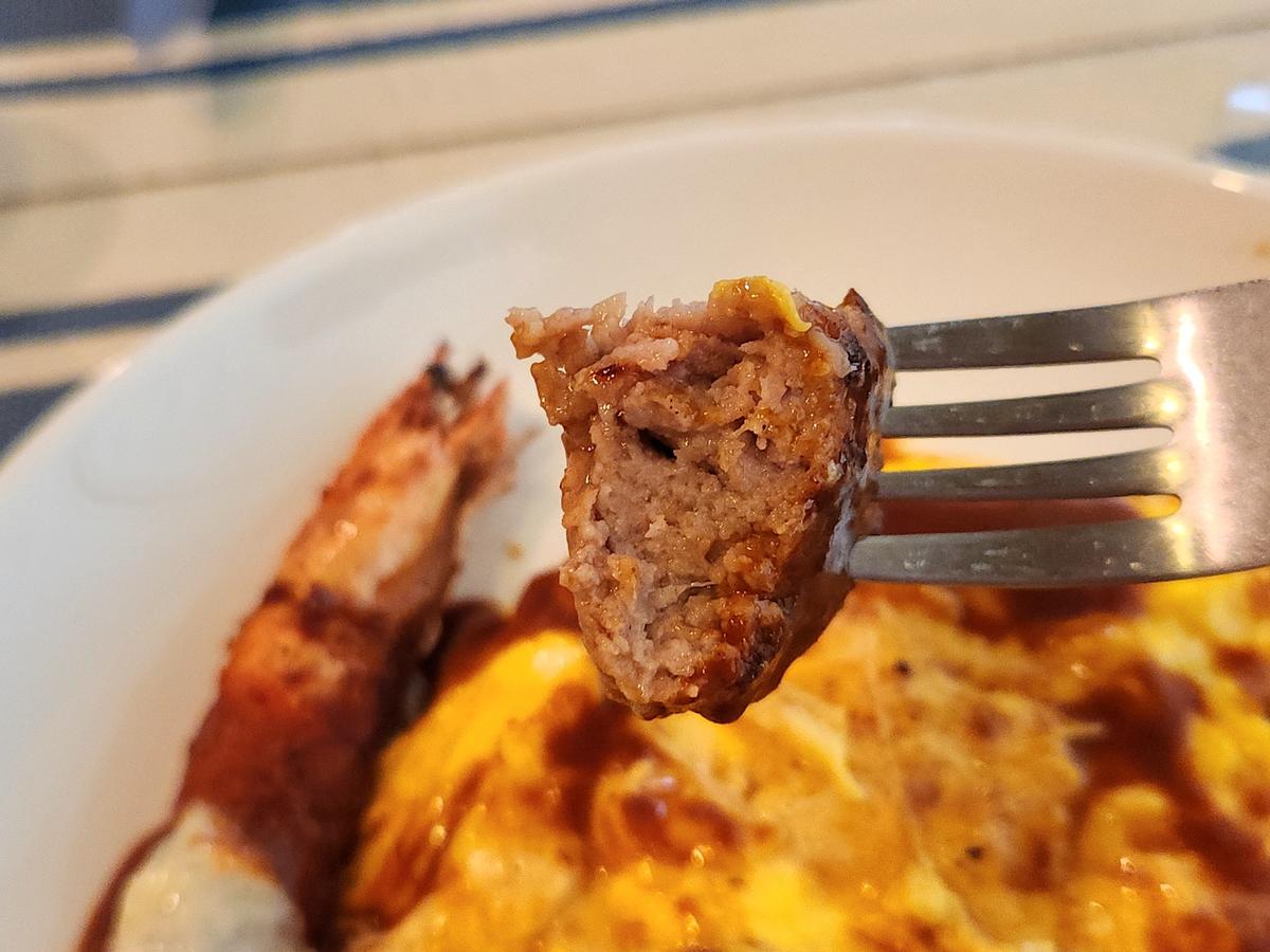 コロンとまん丸なハンバーグは肉厚!