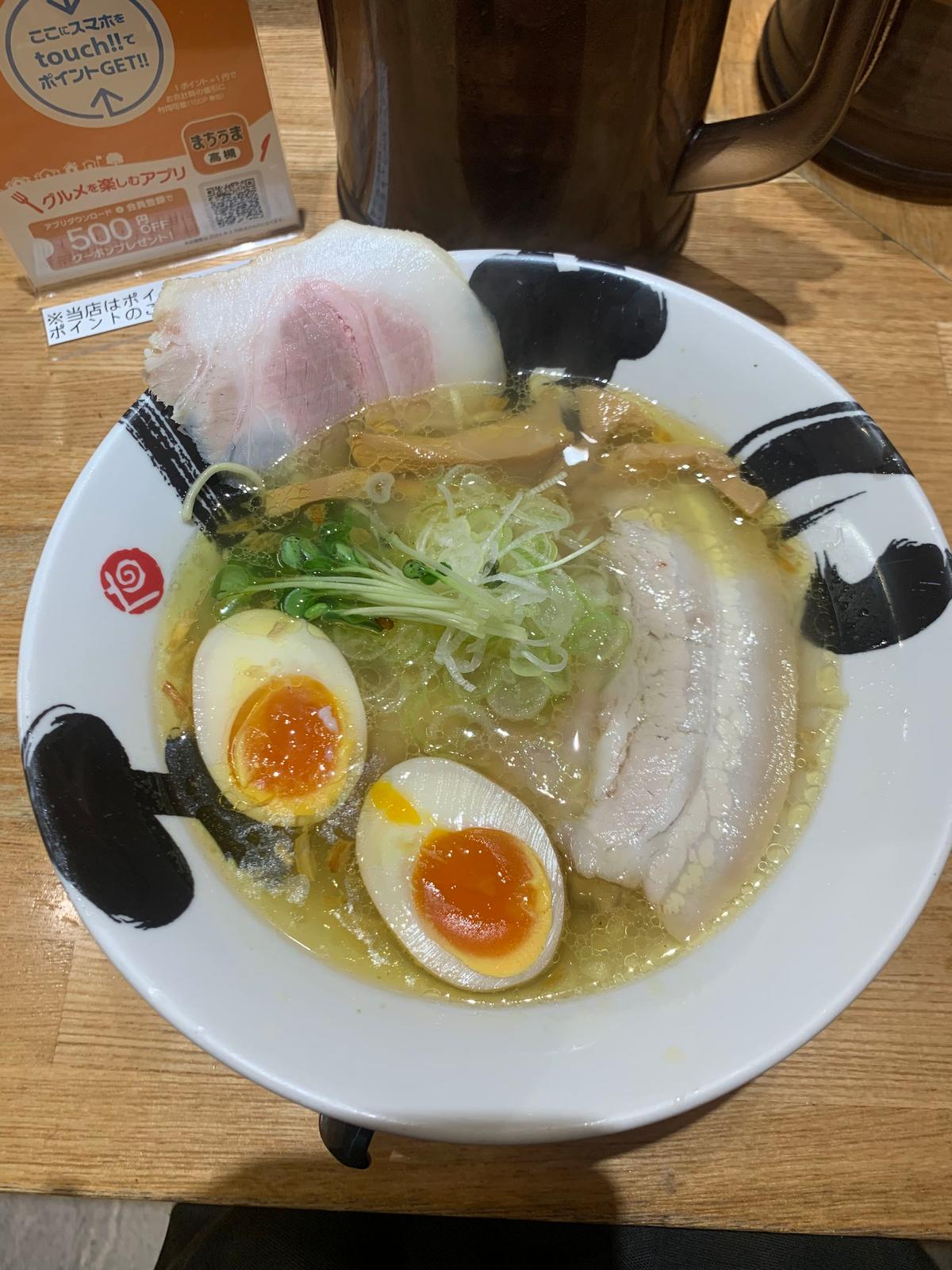 LINEクーポンでチャーシュー1枚多く乗ってます。かいわれがいい仕事します。