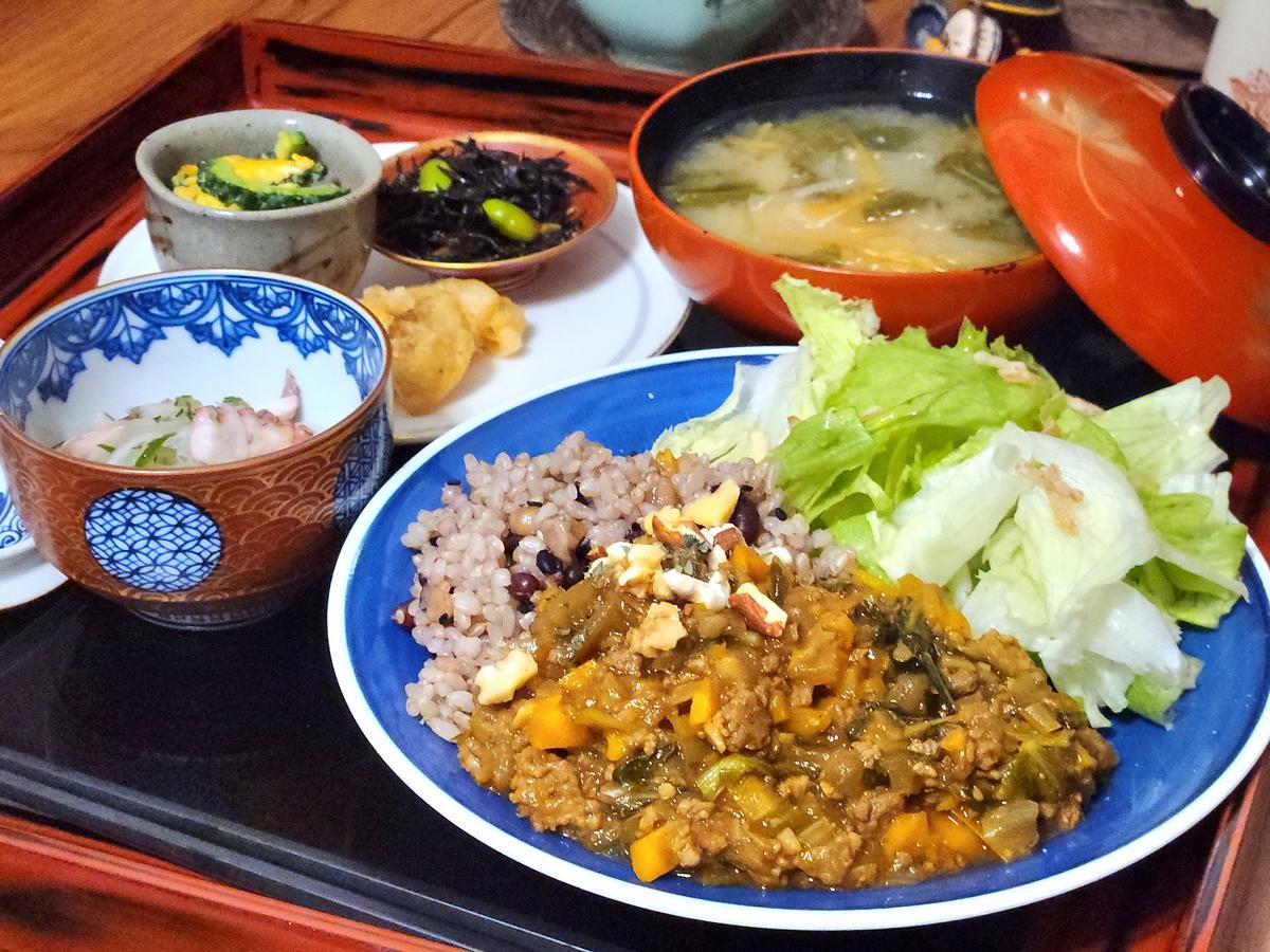 メインとおかず4品、デザート、ドリンクまで付いています!
