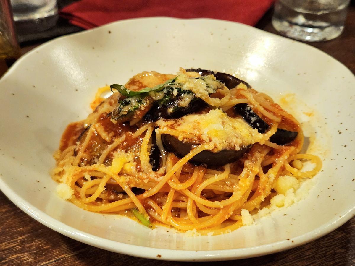 ナスがトロトロ、トマトソースパスタ。