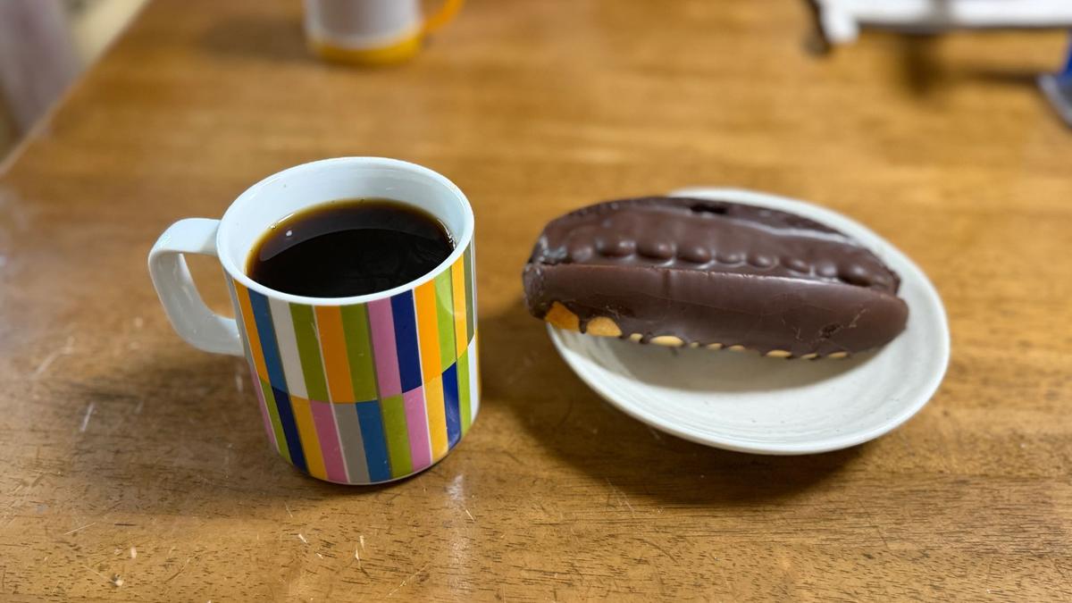 チョコチップクリームロール ¥260