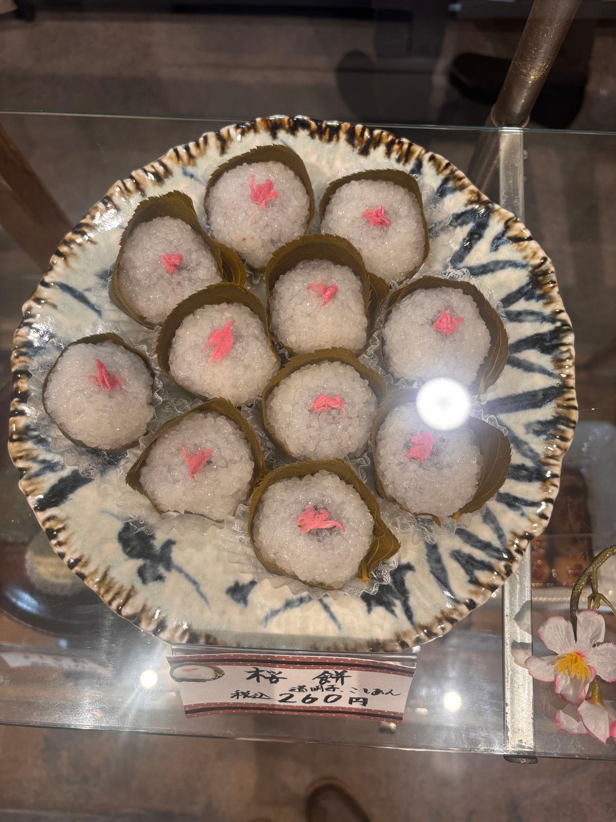 桜餅。形が変わっています