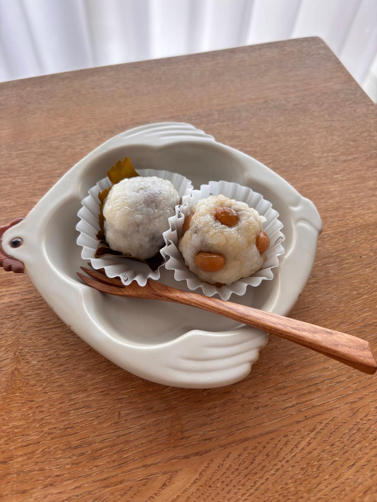 豆のおはぎと桜餅風おはぎ