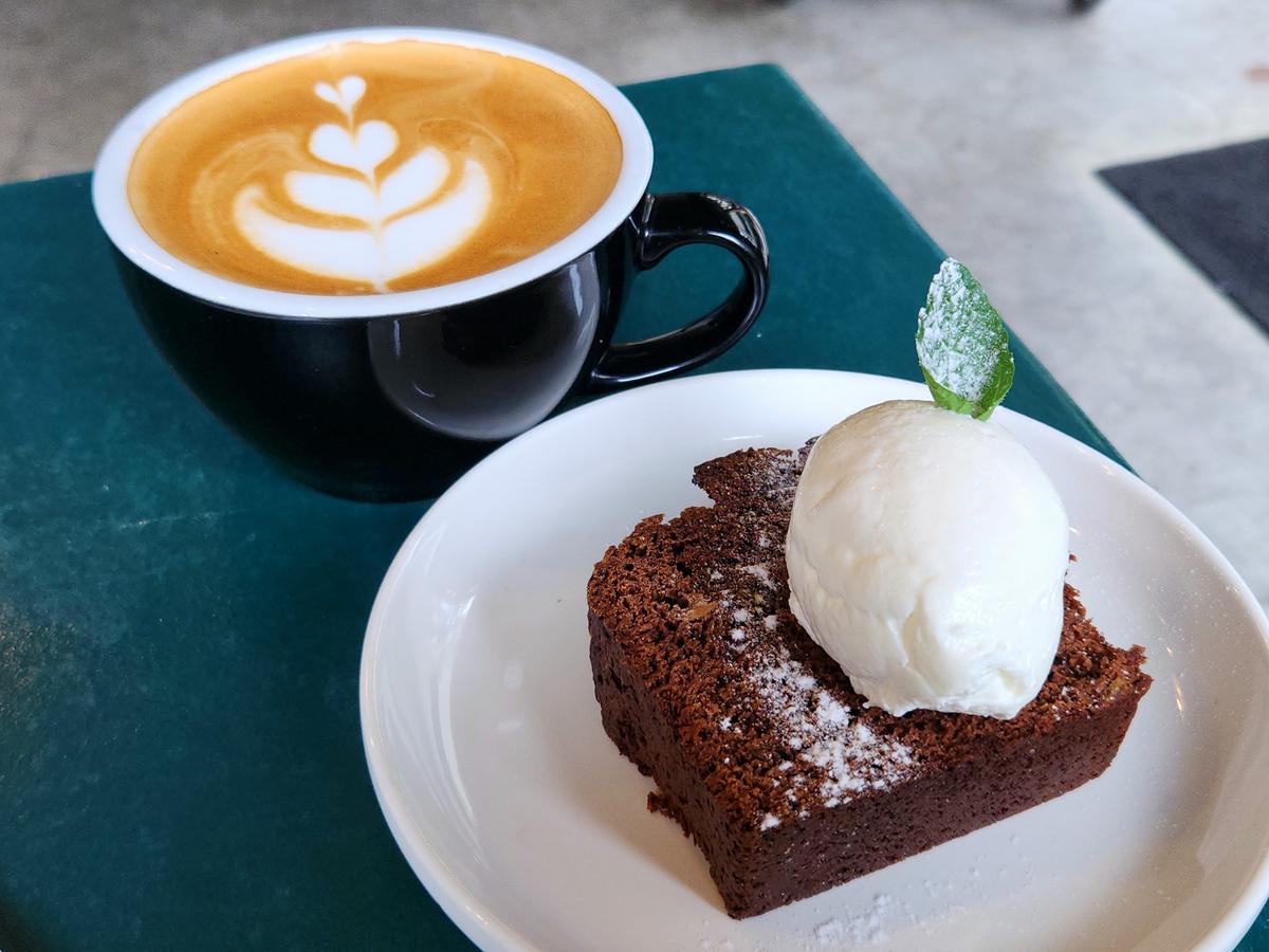 カフェラテとチョコブラウニー♪