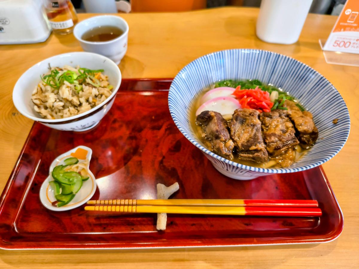 食器も、盛り付けも美しい🌺