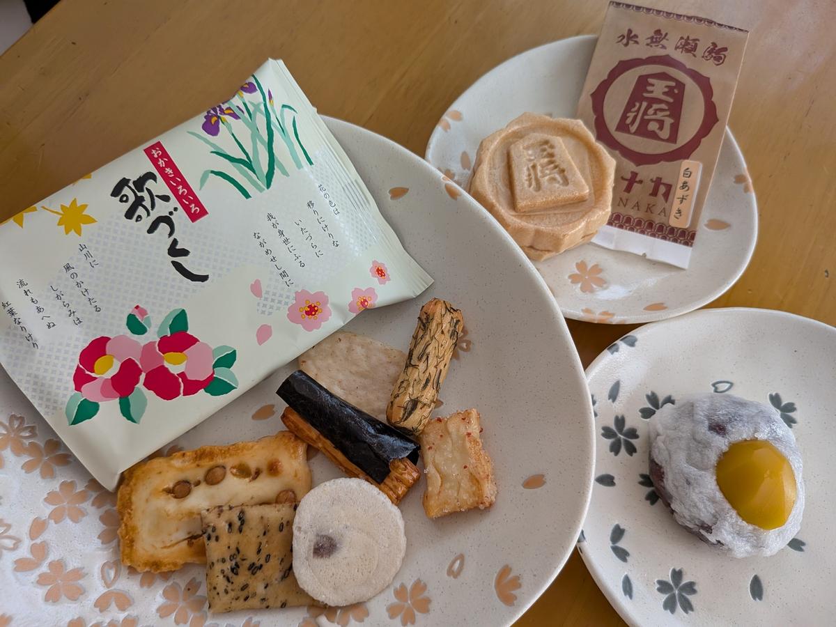 水無瀬駒モナカ(白あずき)240円、栗田舎180円、歌づくし170円