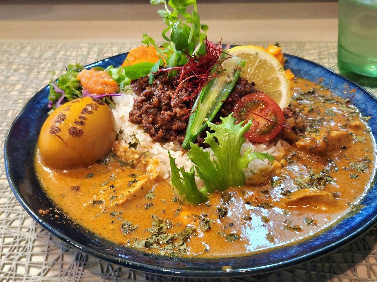あいがけカレーにたまごトッピング♪