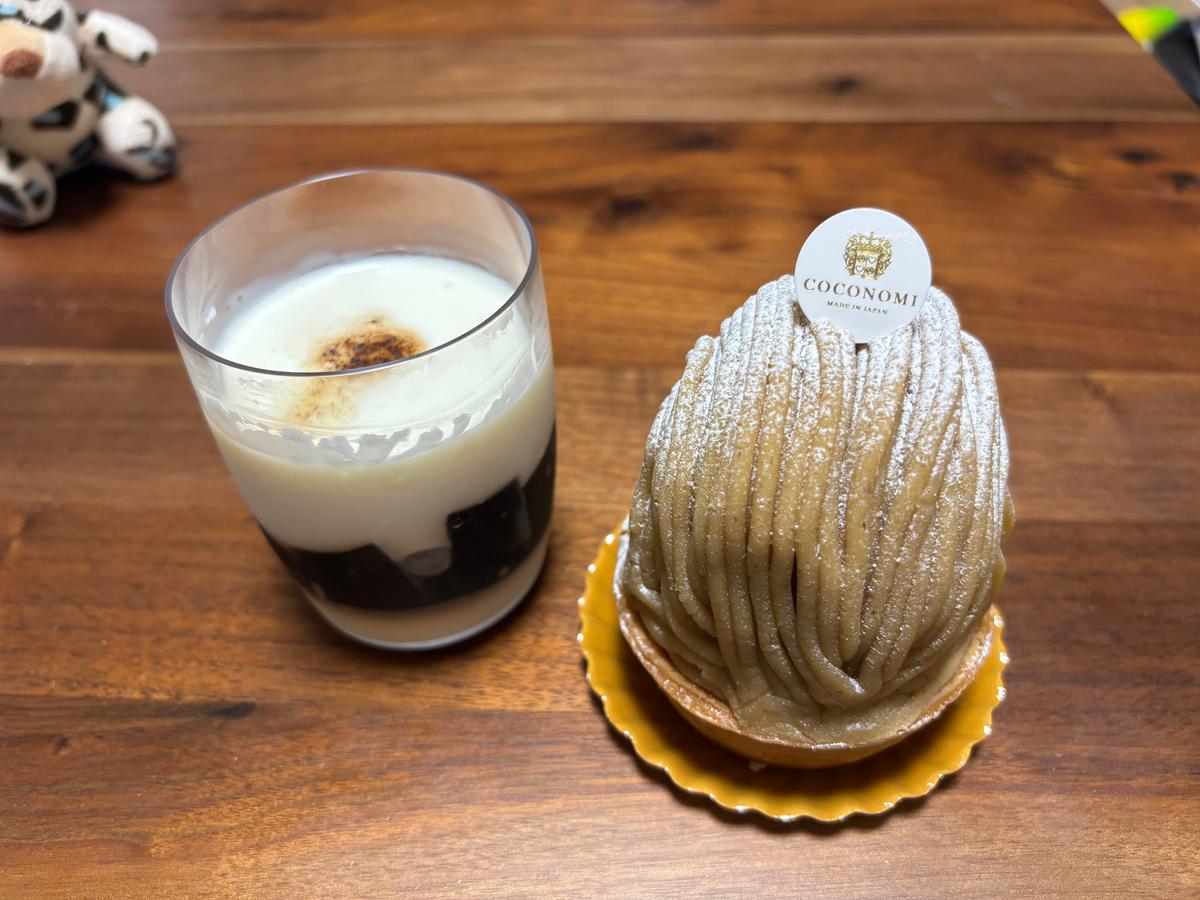 左)コーヒーゼリー 右)和栗のモンブラン ¥750
